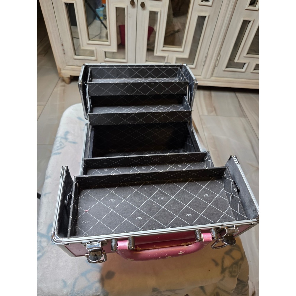 Caboodles Pink Aluminum Makeup Train Case Professional Vanity Storage Box 4 Tray - Picture 12 of 16